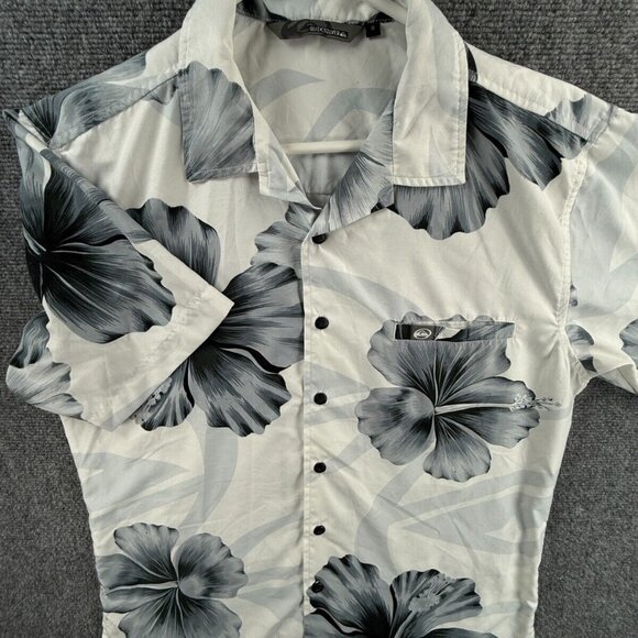 Quiksilver AOP Floral Gray White Button Up Shirt Short Sleeve Men Skate Surf SML - Picture 1 of 16